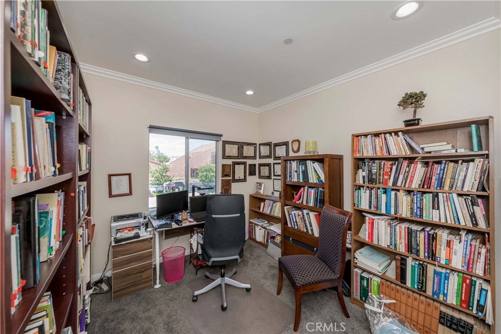 4821 Bakman Avenue 206