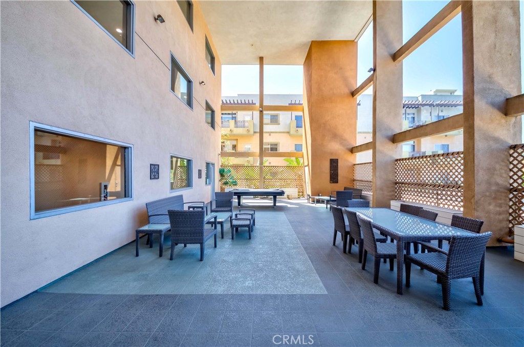 4821 Bakman Avenue 206