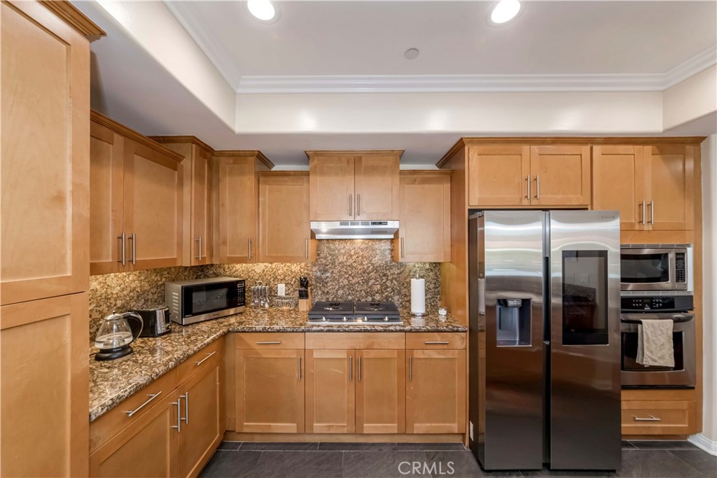 4821 Bakman Avenue 206