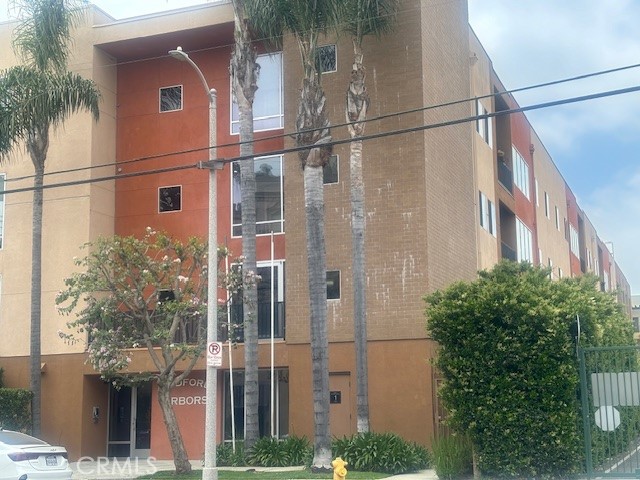 4821 Bakman Avenue 206