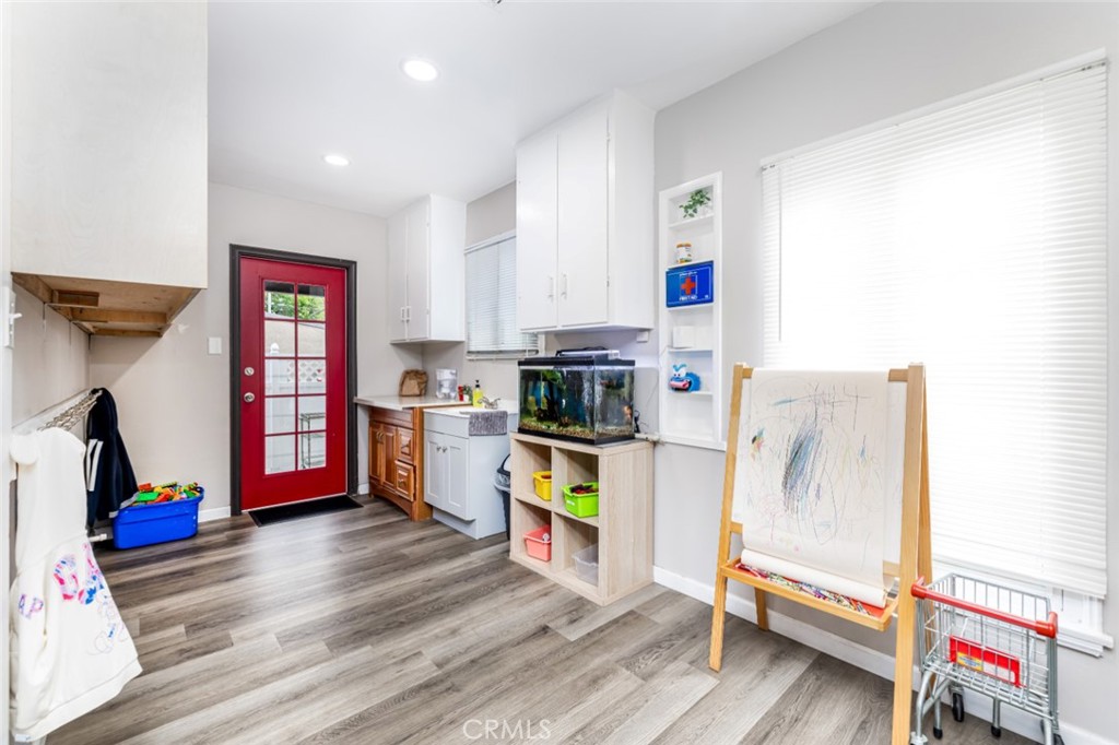 4102 & 4104 W Victory Boulevard