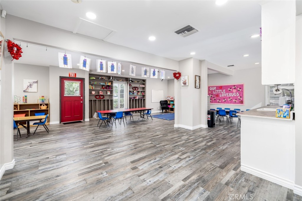 4102 & 4104 W Victory Boulevard