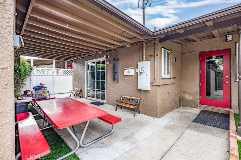 4102 & 4104 W Victory Boulevard