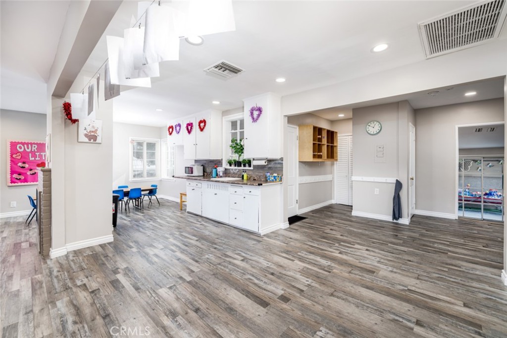 4102 & 4104 W Victory Boulevard