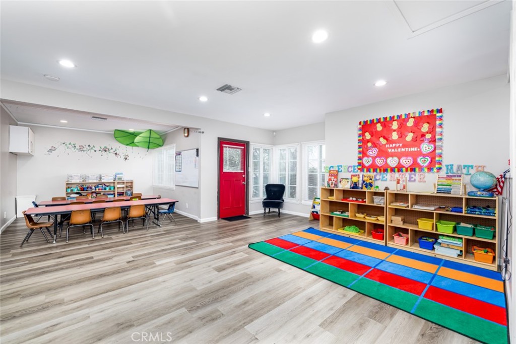 4102 & 4104 W Victory Boulevard