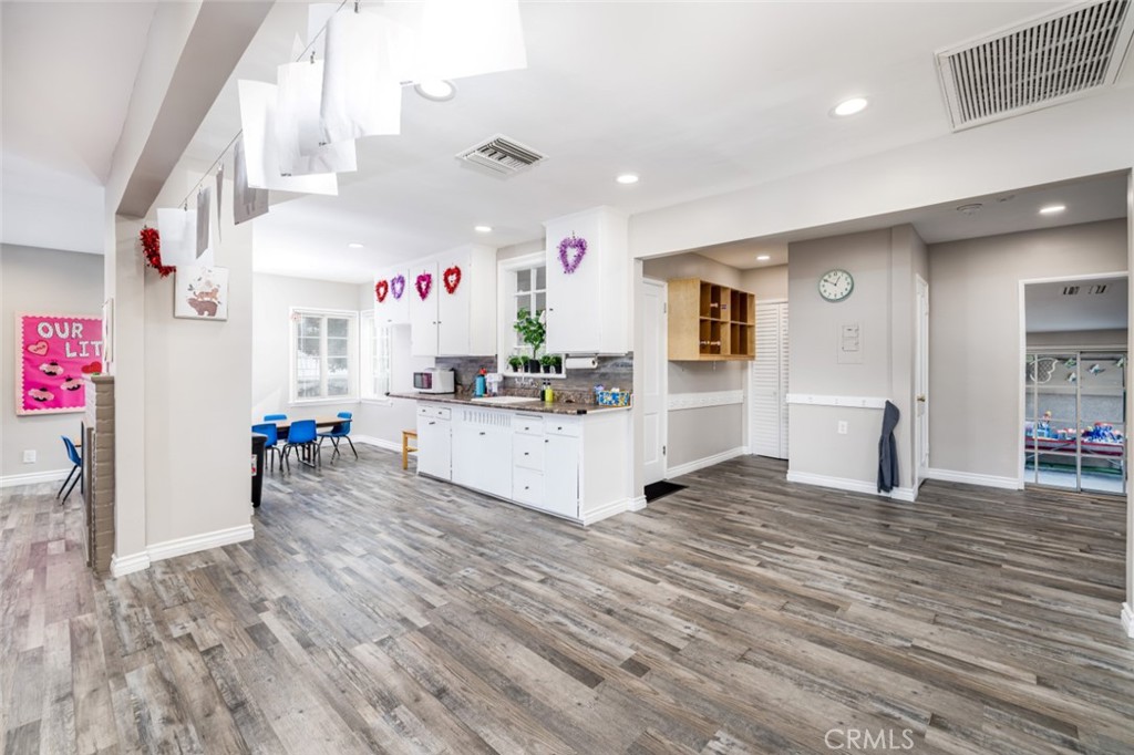 4102 & 4104 W Victory Boulevard