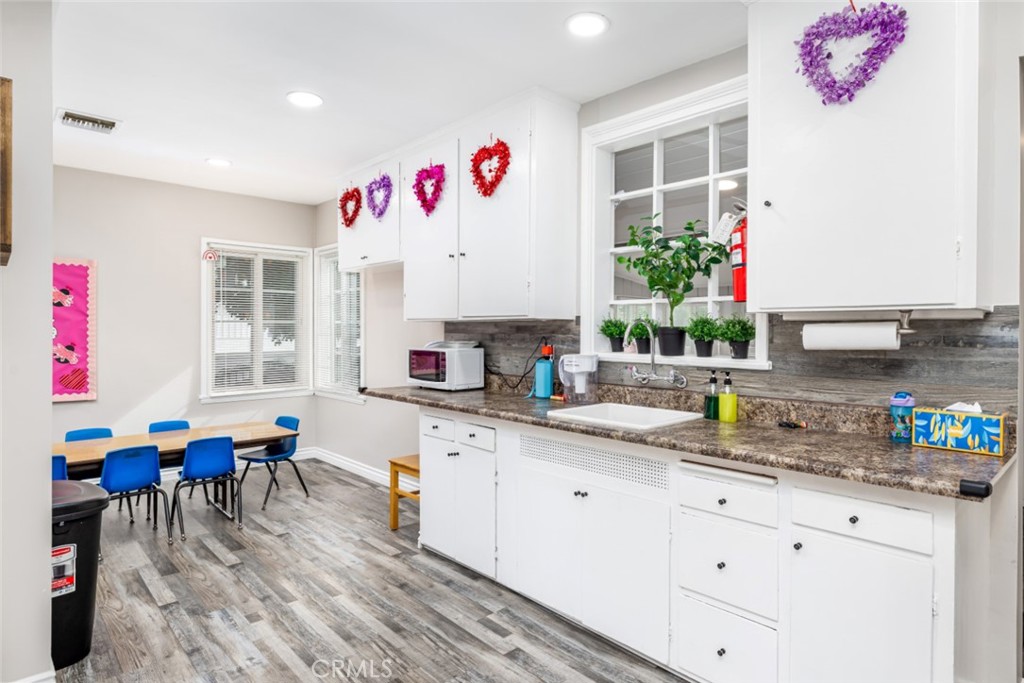 4102 & 4104 W Victory Boulevard