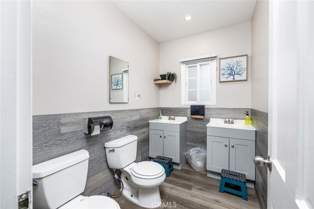 4102 & 4104 W Victory Boulevard