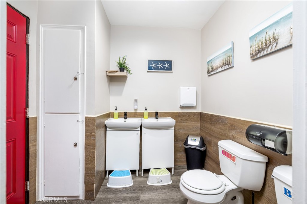 4102 & 4104 W Victory Boulevard