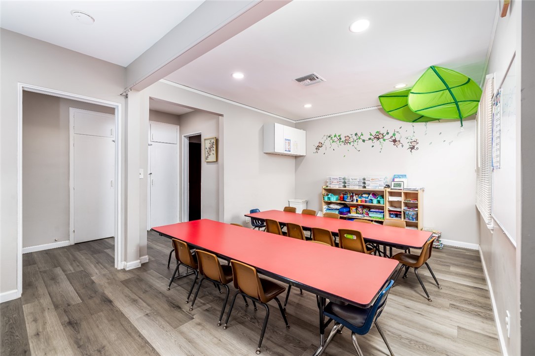 4102 & 4104 W Victory Boulevard