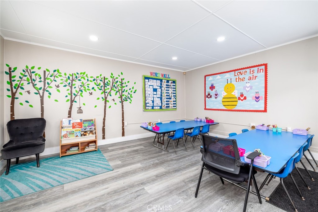 4102 & 4104 W Victory Boulevard