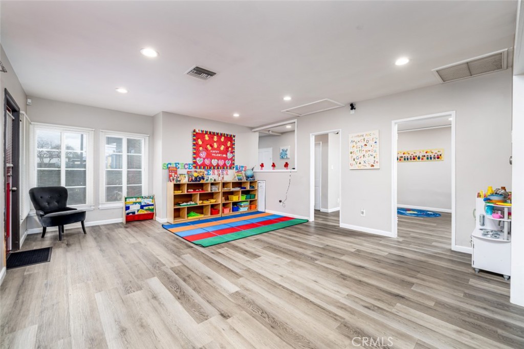 4102 & 4104 W Victory Boulevard