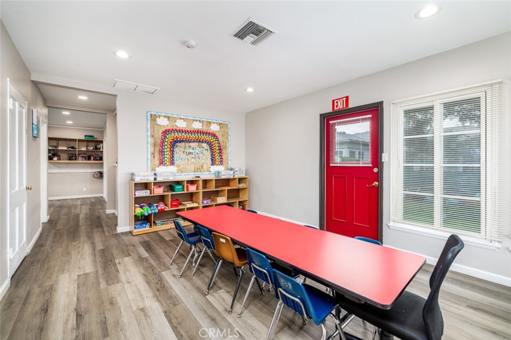 4102 & 4104 W Victory Boulevard