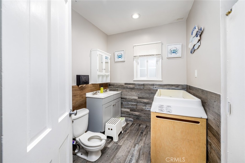 4102 & 4104 W Victory Boulevard