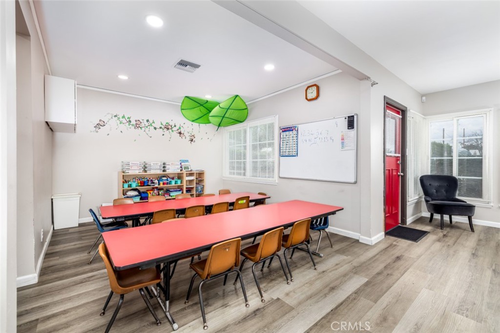 4102 & 4104 W Victory Boulevard