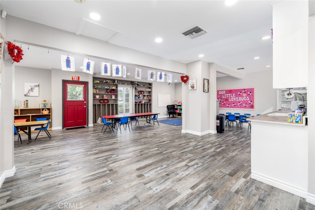 4102 & 4104 W Victory Boulevard