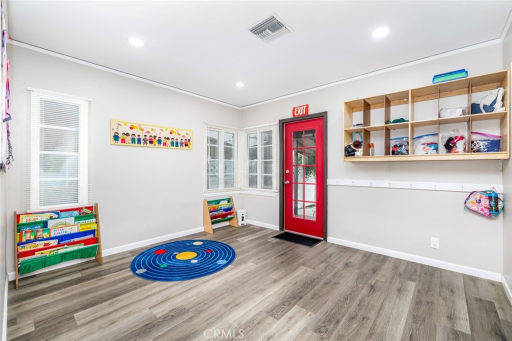 4102 & 4104 W Victory Boulevard