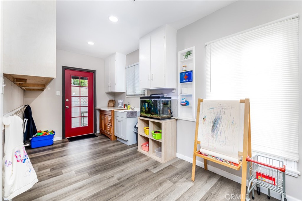 4102 & 4104 W Victory Boulevard