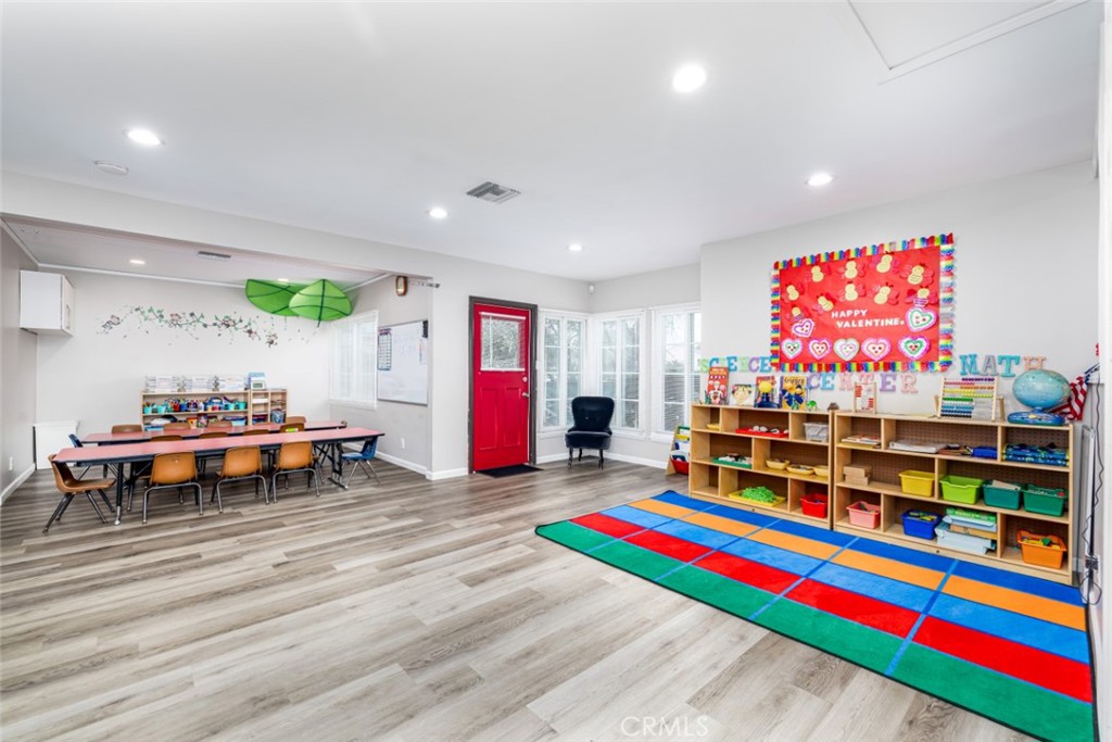 4102 & 4104 W Victory Boulevard