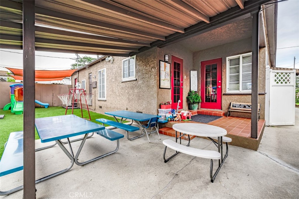 4102 & 4104 W Victory Boulevard