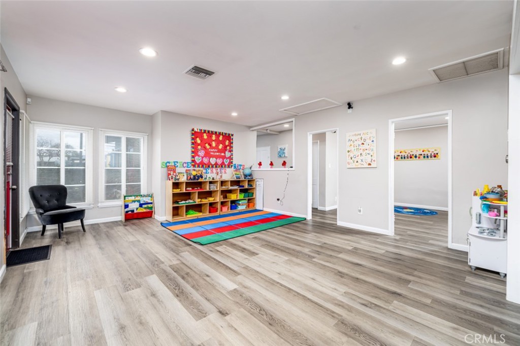 4102 & 4104 W Victory Boulevard