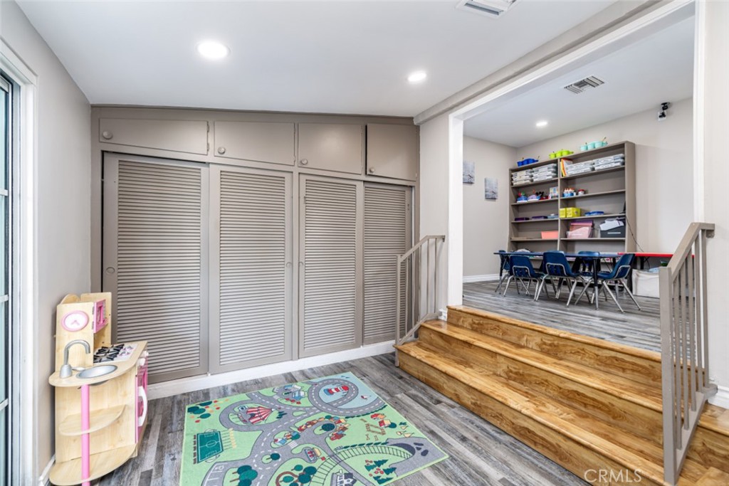 4102 & 4104 W Victory Boulevard