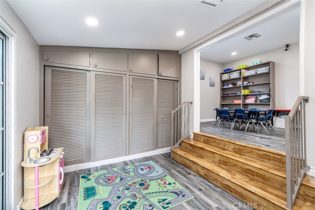 4102 & 4104 W Victory Boulevard