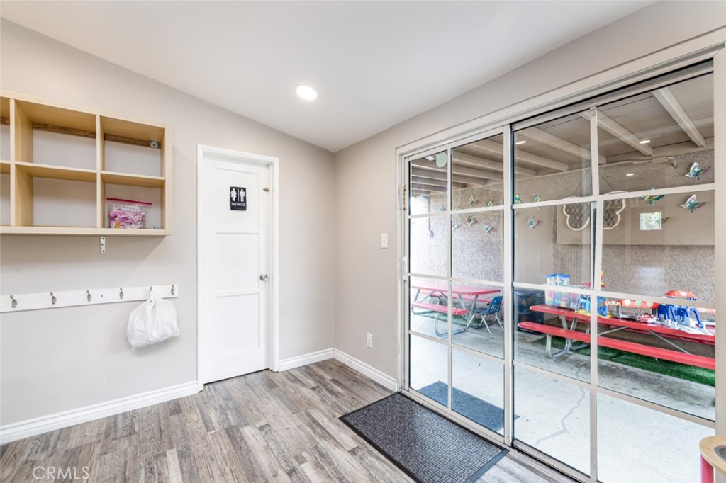 4102 & 4104 W Victory Boulevard