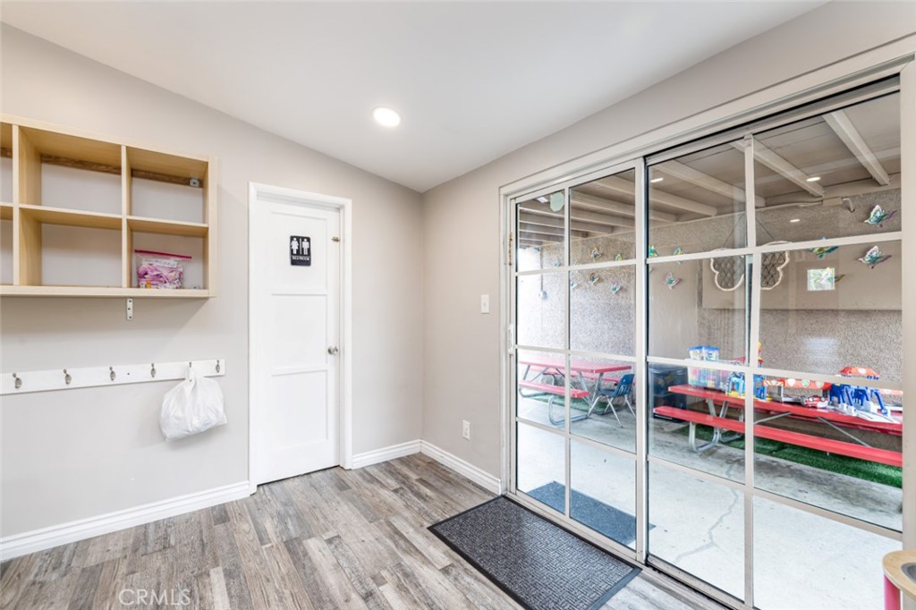 4102 & 4104 W Victory Boulevard