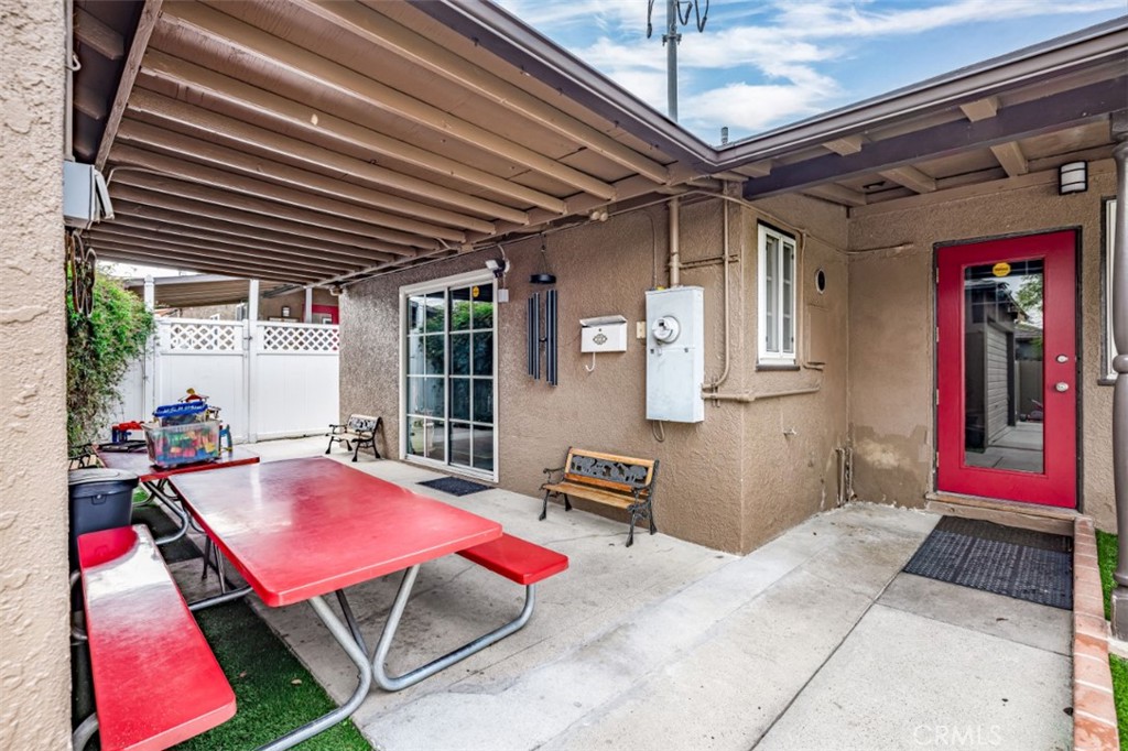 4102 & 4104 W Victory Boulevard