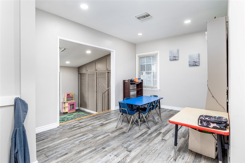 4102 & 4104 W Victory Boulevard