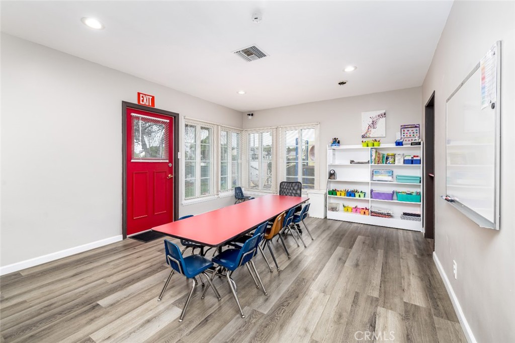 4102 & 4104 W Victory Boulevard