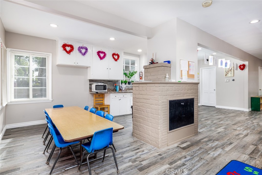 4102 & 4104 W Victory Boulevard