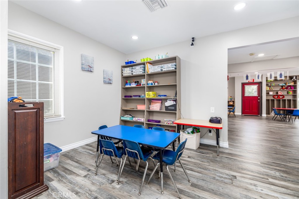 4102 & 4104 W Victory Boulevard