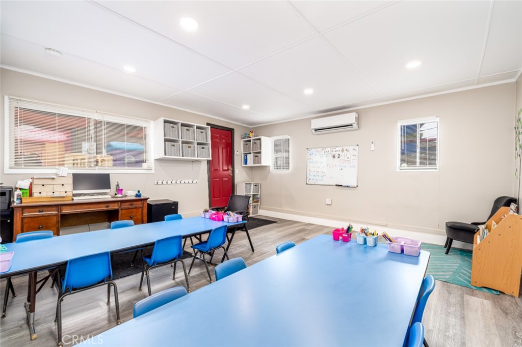 4102 & 4104 W Victory Boulevard