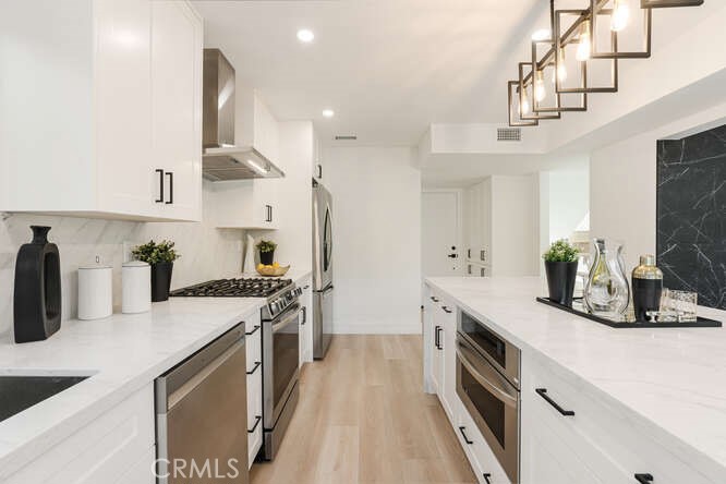 22300 Avenue San Luis