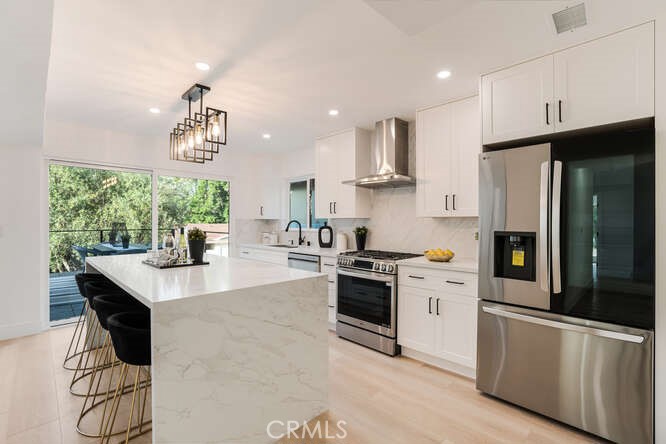 22300 Avenue San Luis