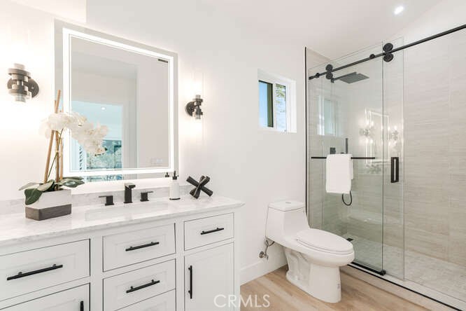 22300 Avenue San Luis