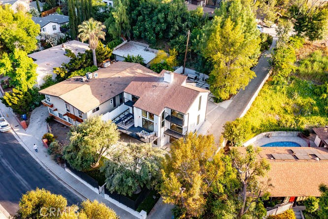 22300 Avenue San Luis