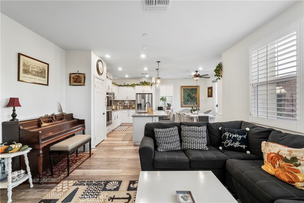 1588 Redwoods Drive Place