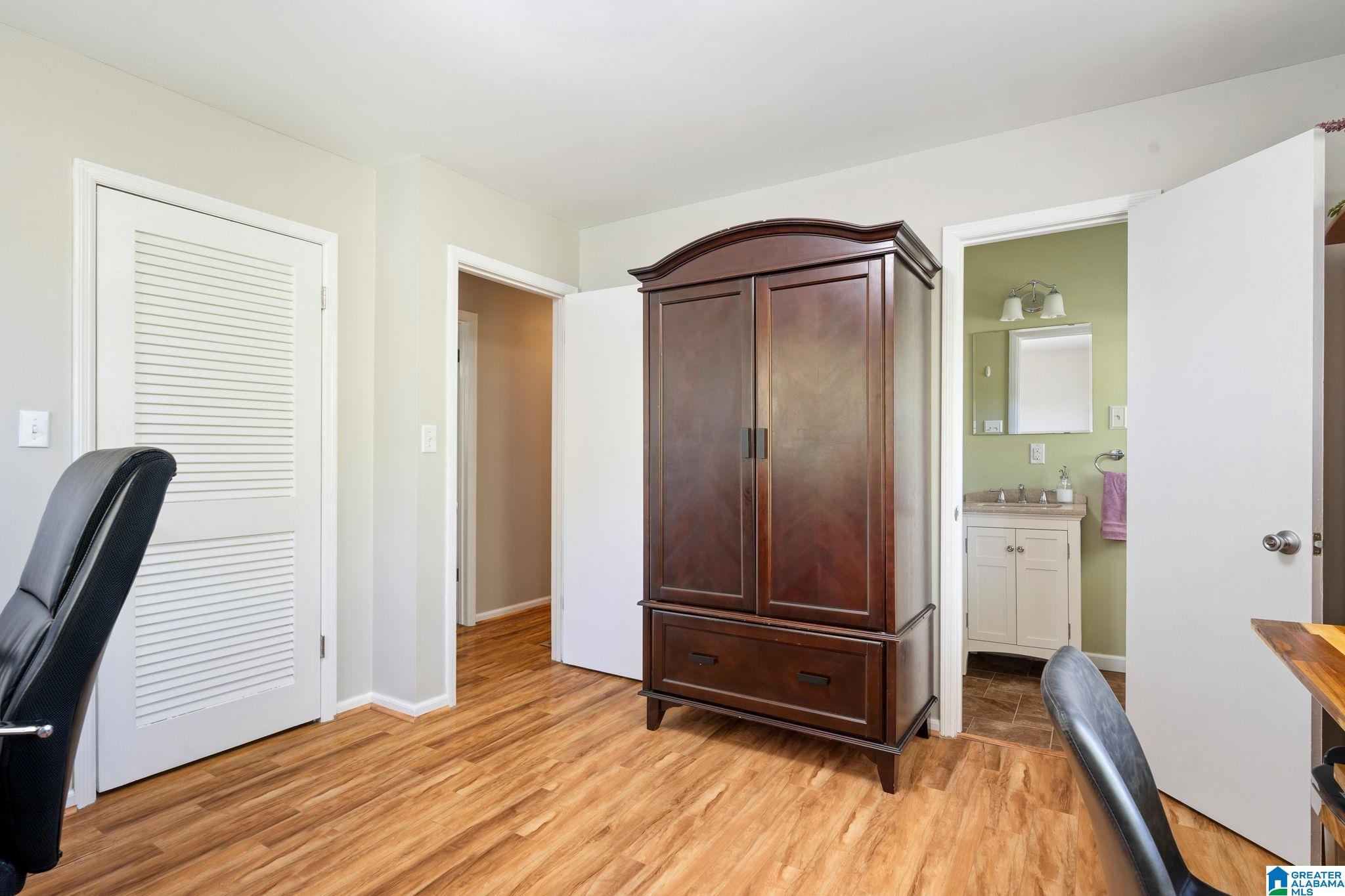 827 SHERMAN OAKS DRIVE