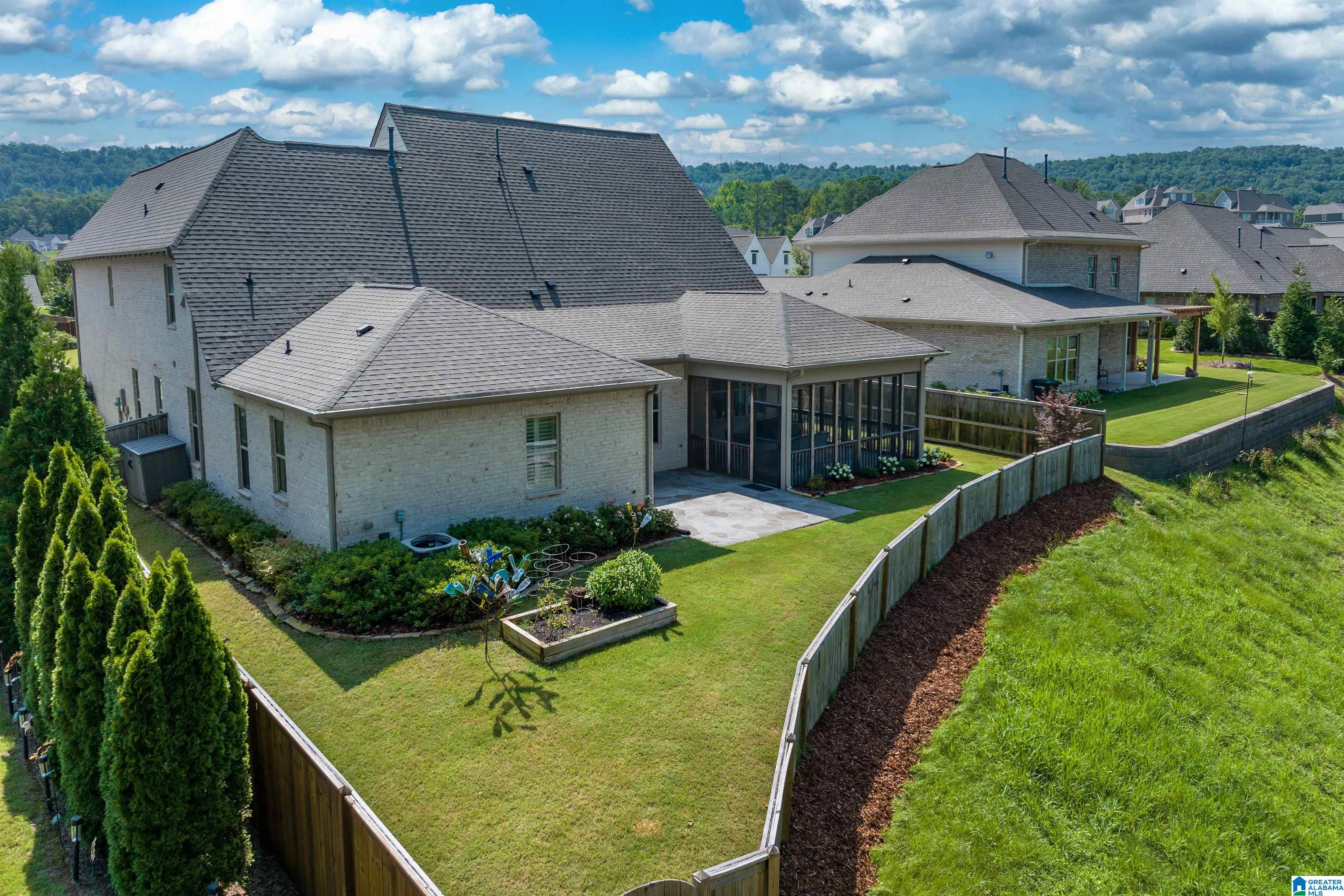565 GRIFFIN LAKE TRACE