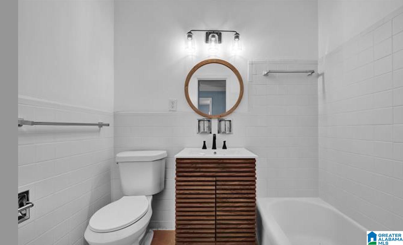 636 GRAVLEE LANE