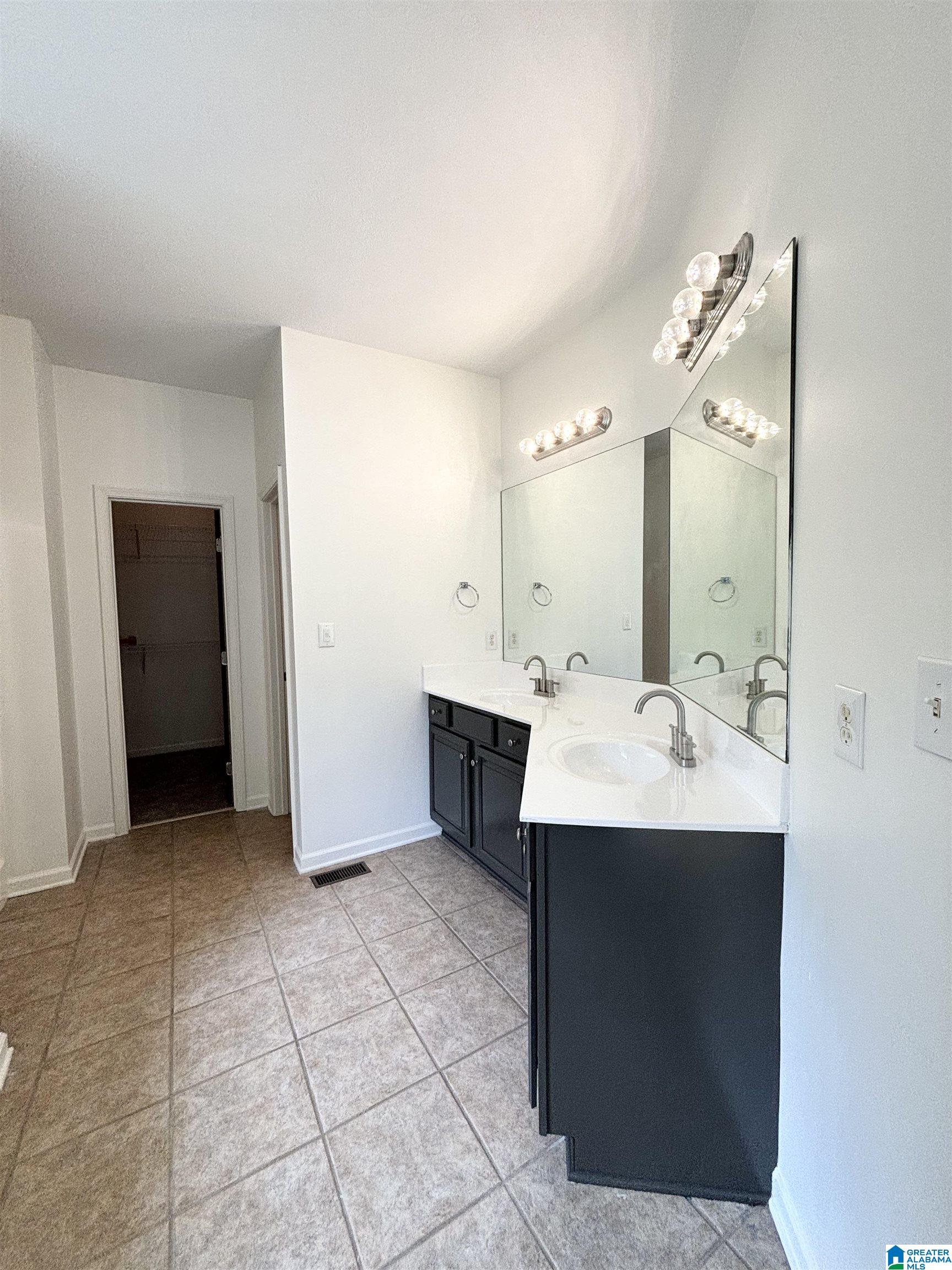 601 EMERALD TRACE