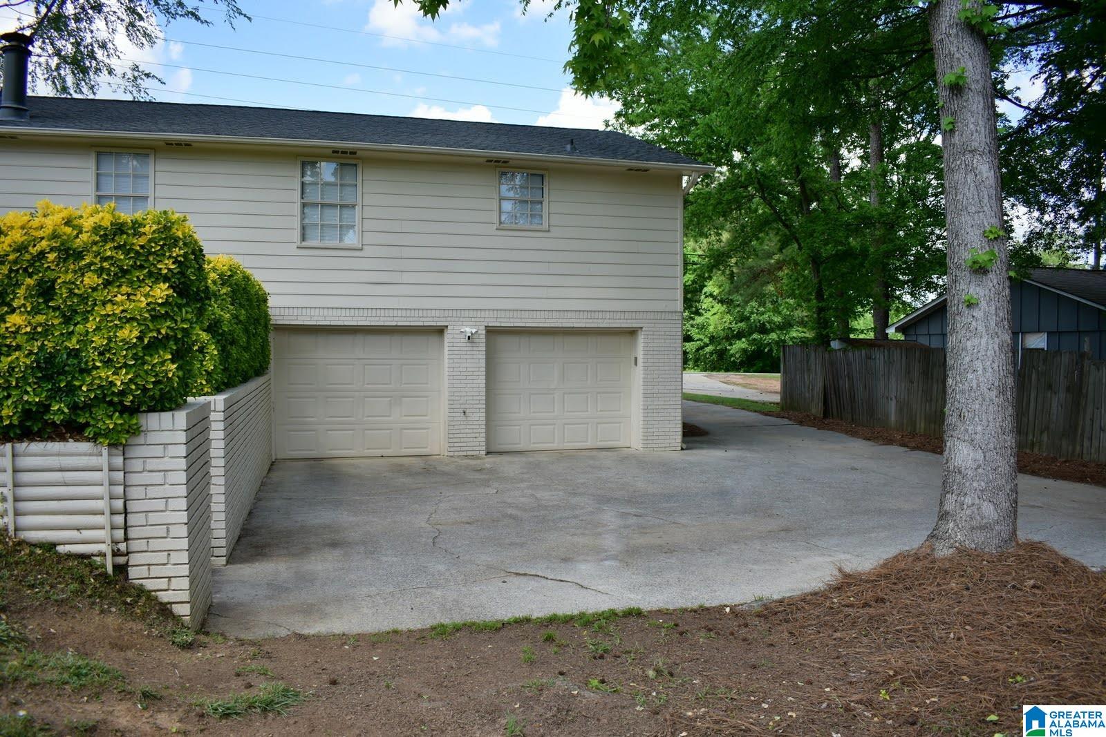 1059 THOMPSON ROAD