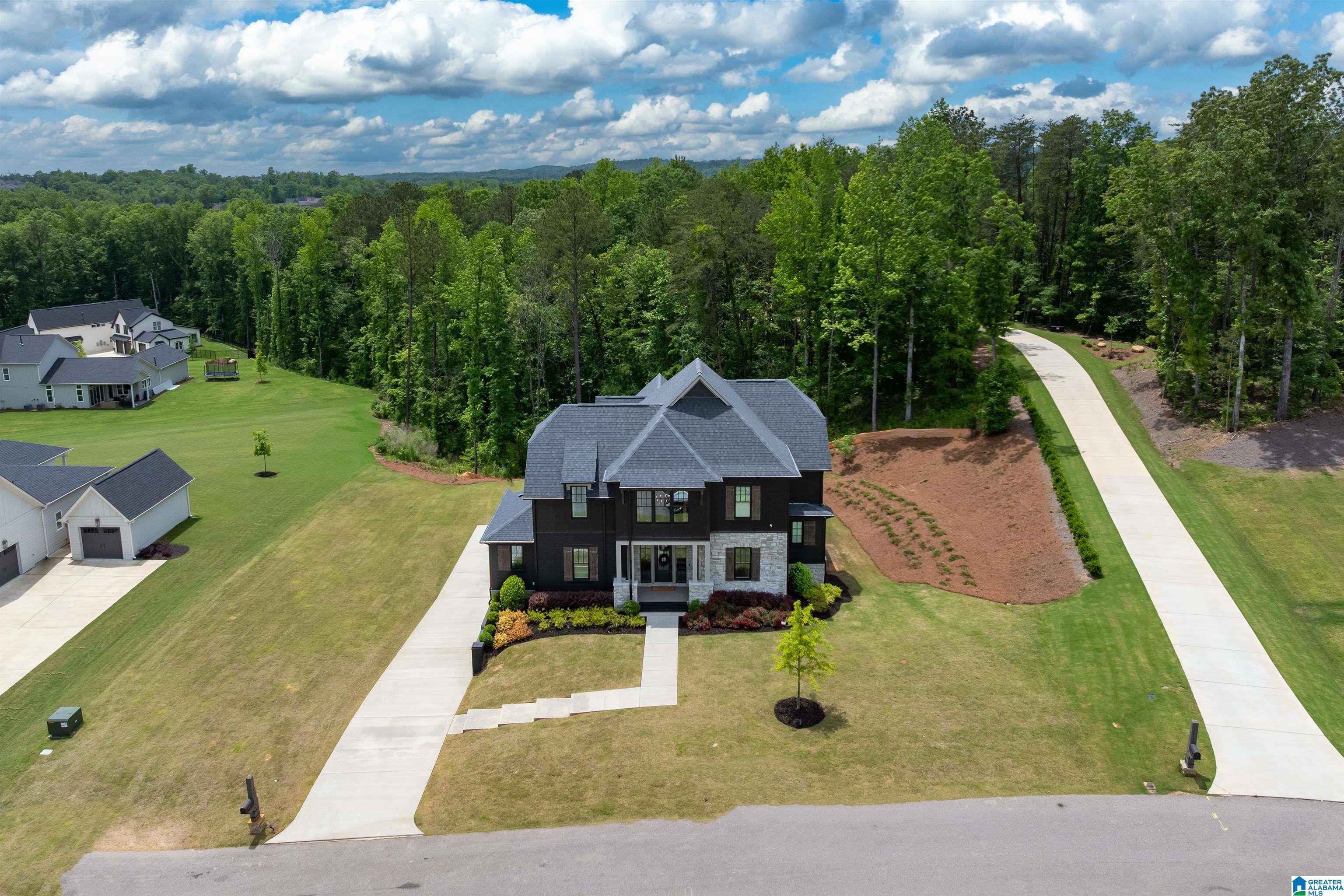 916 LIVVY LANE