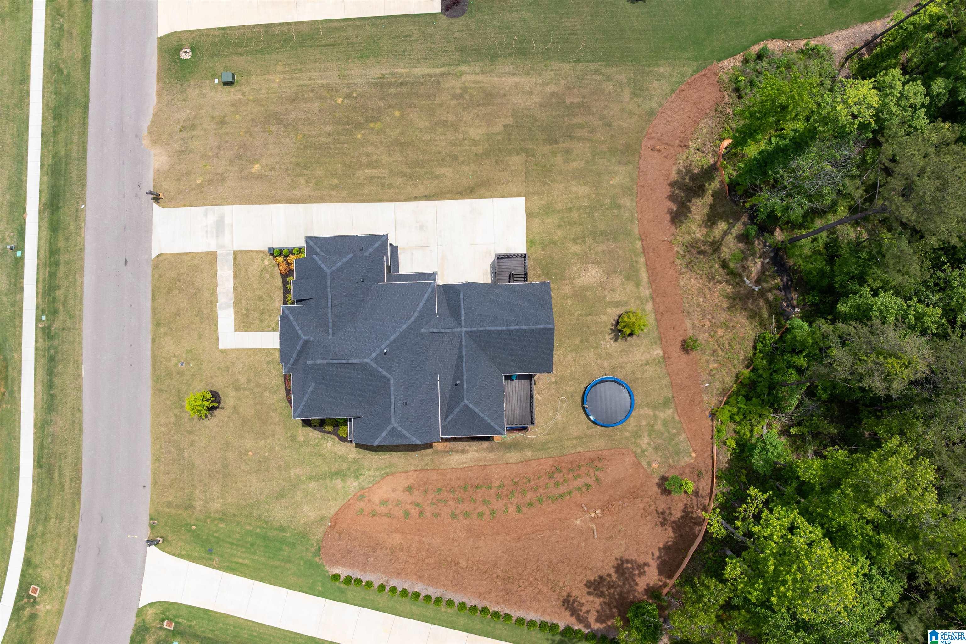 916 LIVVY LANE