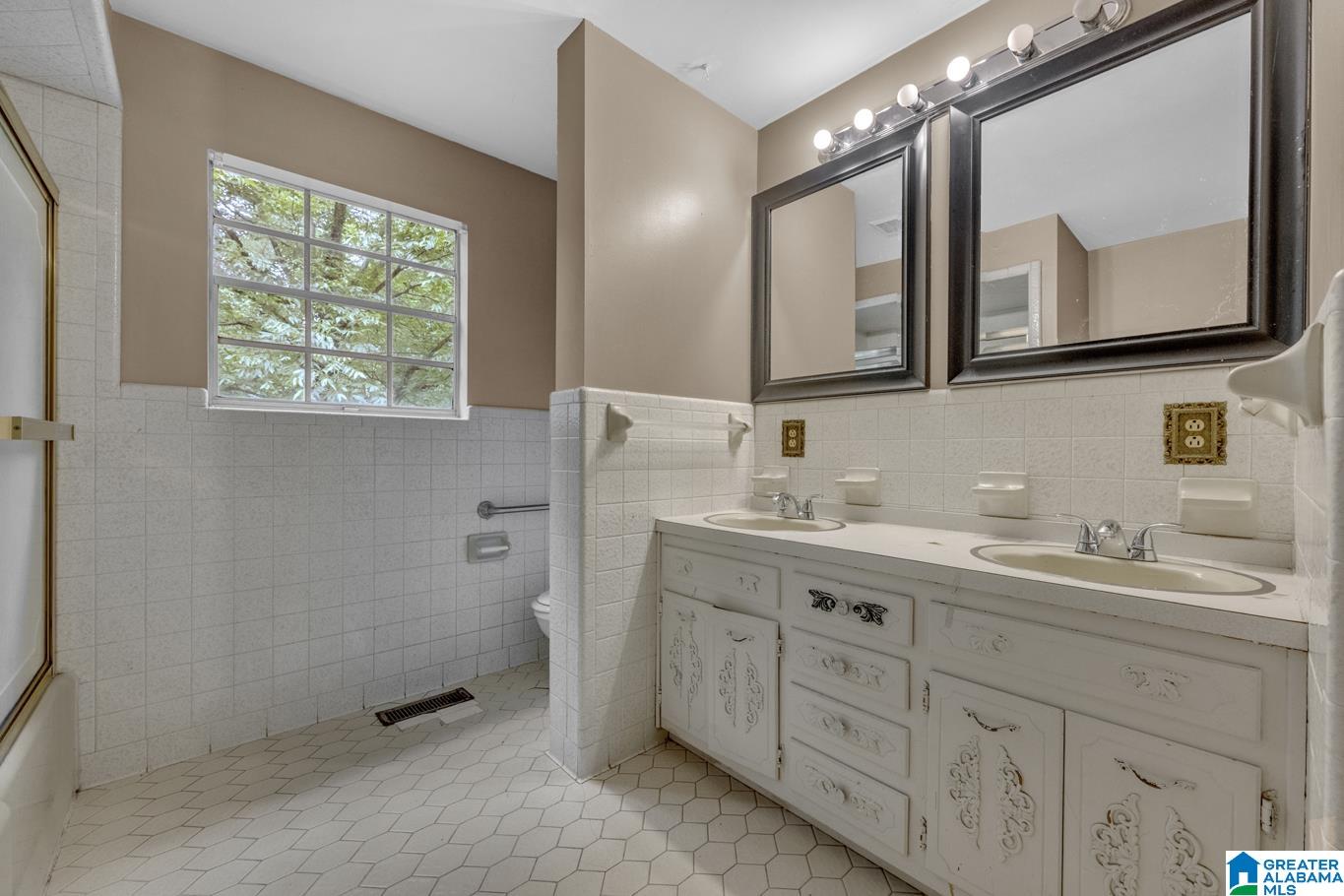 2749 WOODRUFF MILL ROAD