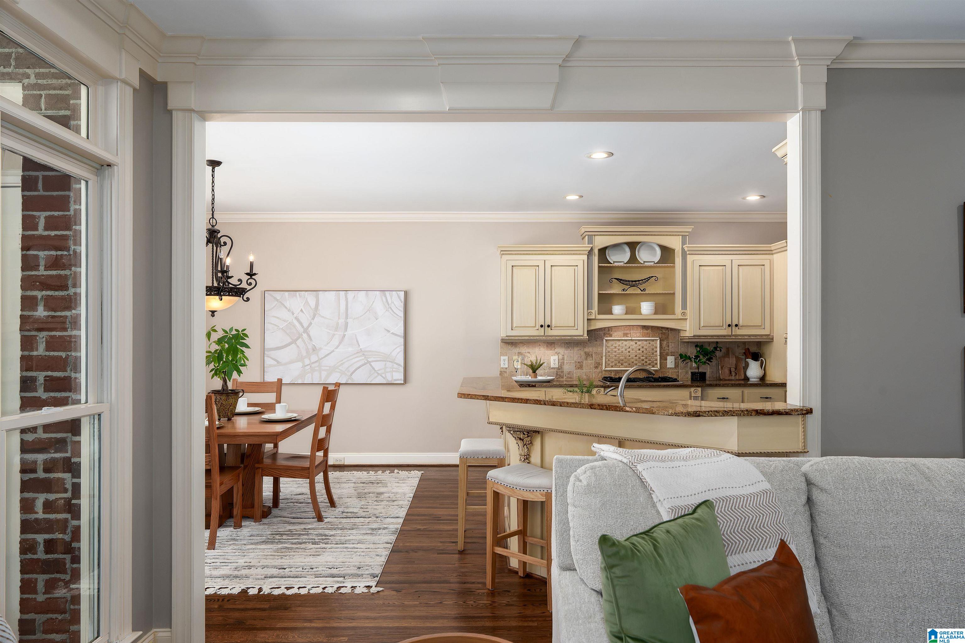 5232 LAKE CREST CIRCLE