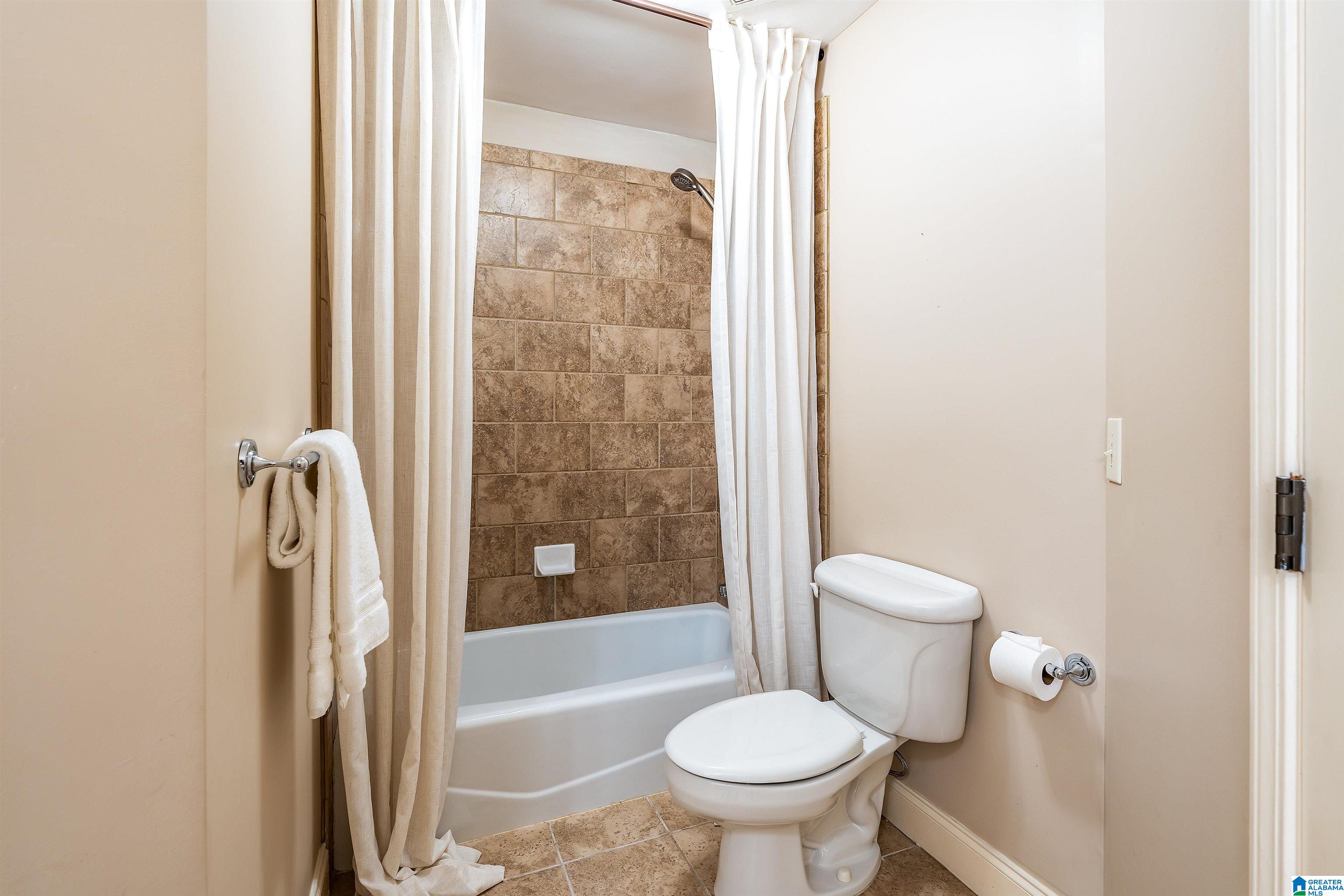 5232 LAKE CREST CIRCLE